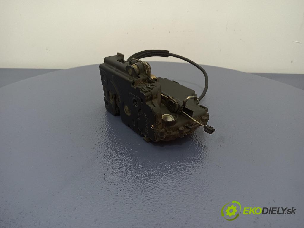 Volkswagen Bora 2001 zámek dveře před Levý: 01