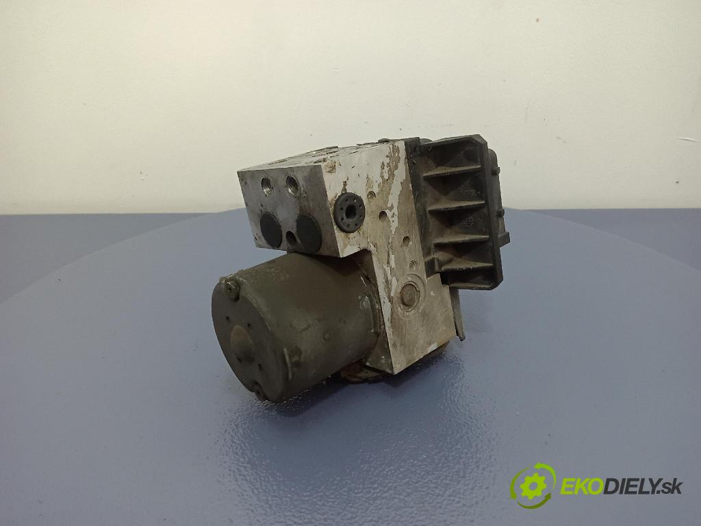 Volkswagen Passat 2000 čerpadlo ABS x 8E0614111T