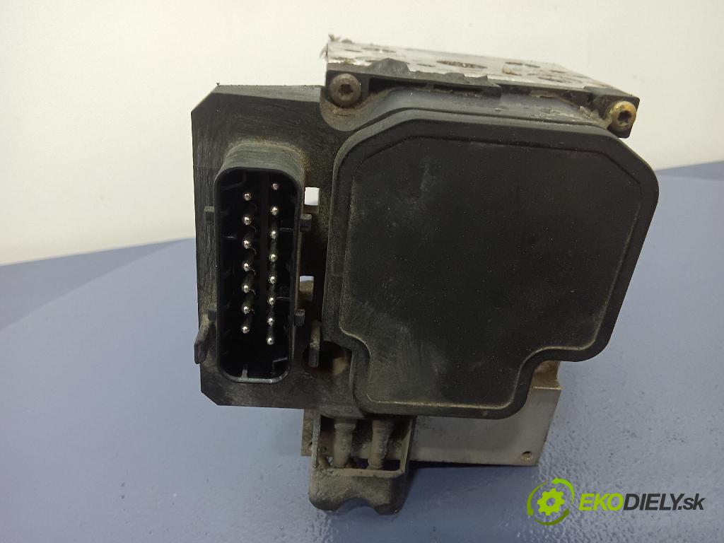 Volkswagen Passat 2000 čerpadlo ABS x 8E0614111T