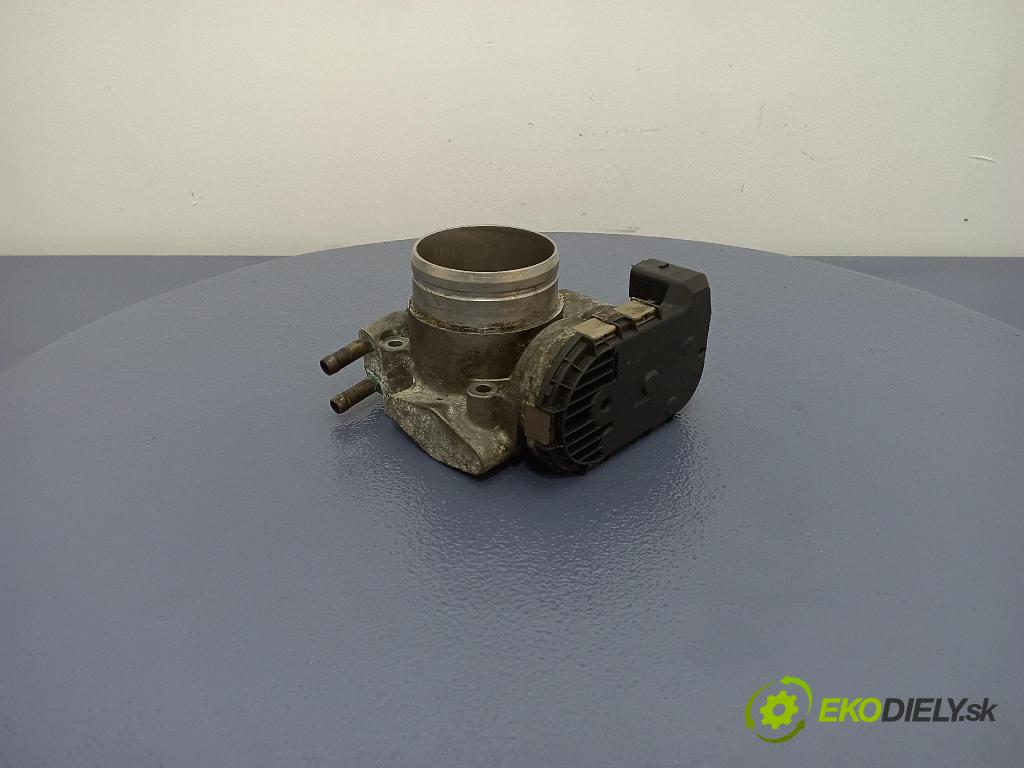 Volkswagen Passat 2000 škrticí klapka 06B133062E