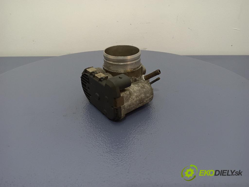 Volkswagen Passat 2000 škrticí klapka 06B133062E