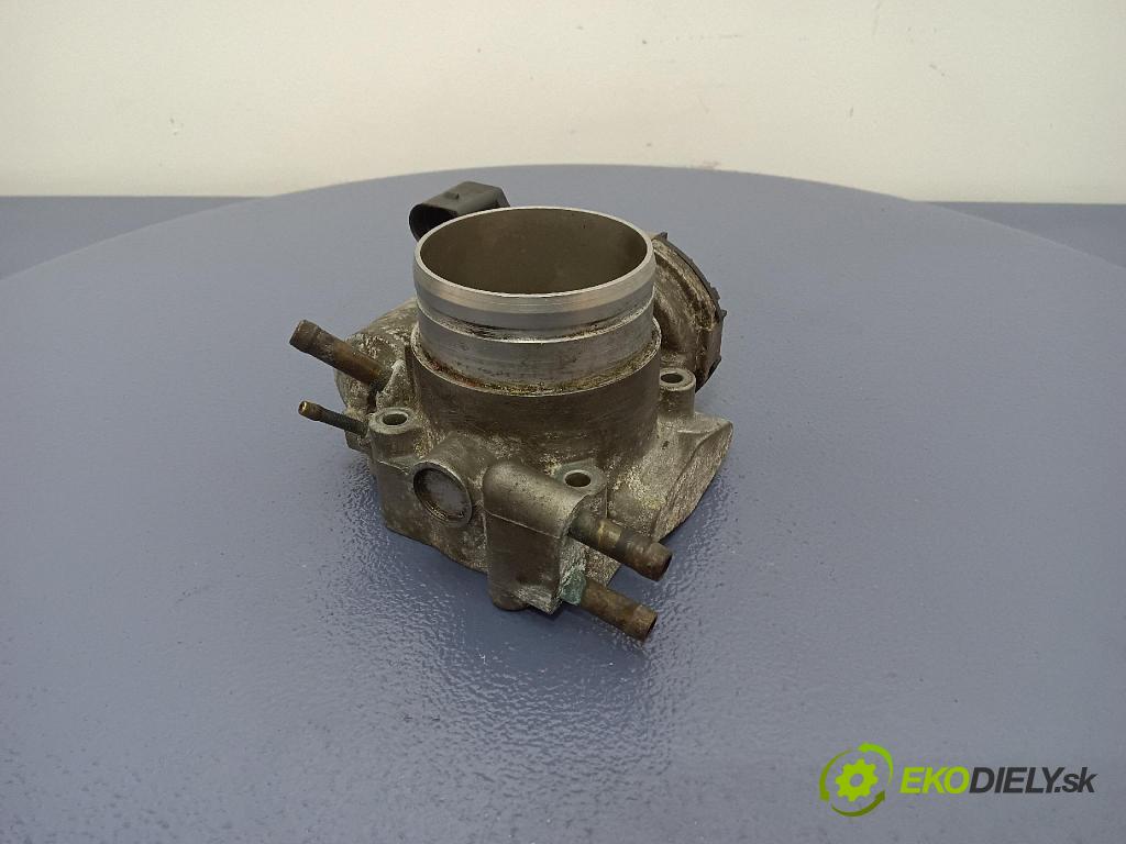 Volkswagen Passat 2000 škrticí klapka 06B133062E