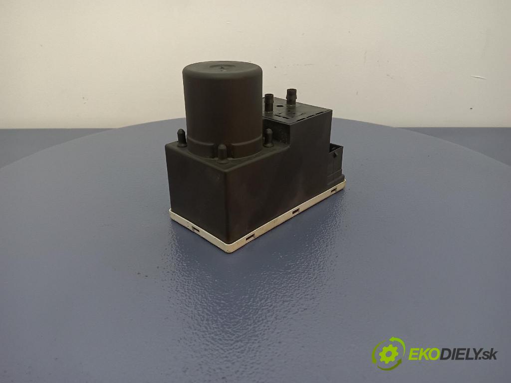Audi A4 2000 čerpadlo Centrální Zámek 8D0862257B