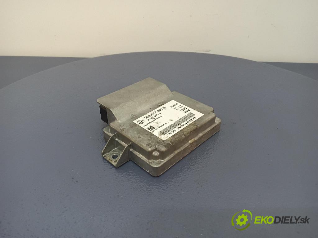 Volkswagen Passat 2006 řídící jednotka 3C0907801E