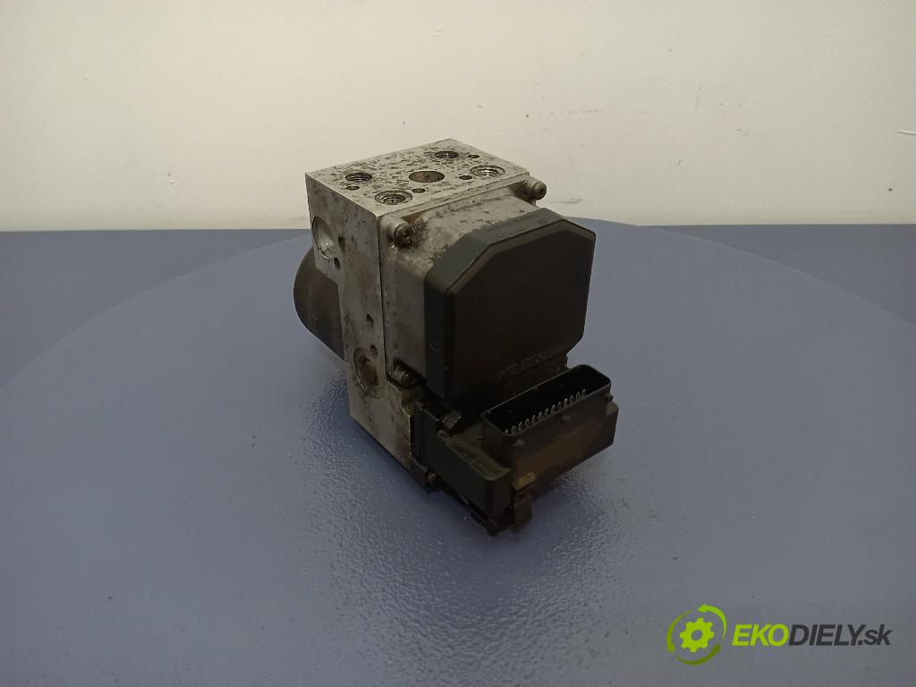 Volkswagen Passat 1997 čerpadlo ABS x 8E0614111B