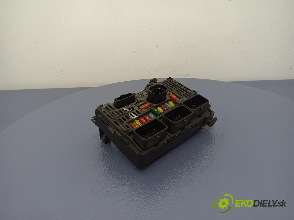 Peugeot 407 sw 2006 skrinka Poistky: 9656593780