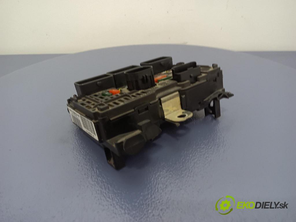 Peugeot 407 sw 2006 skrinka Poistky: 9656593780