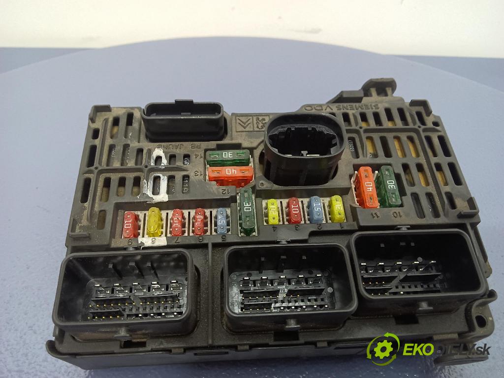 Peugeot 407 sw 2006 skrinka Poistky: 9656593780