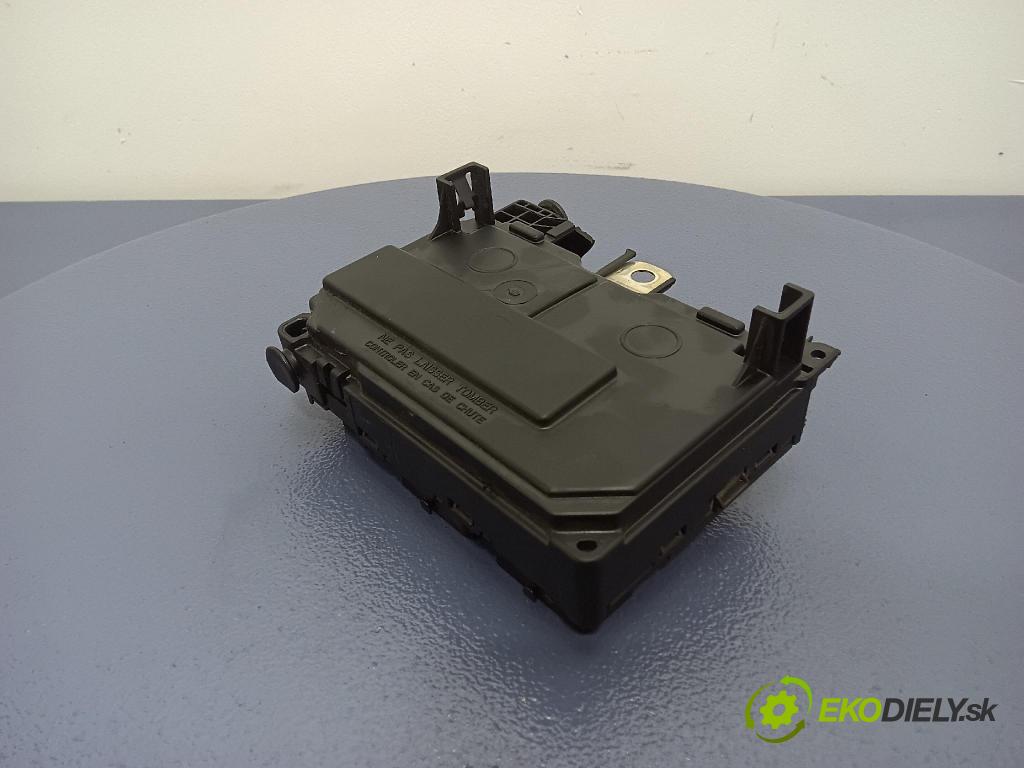 Peugeot 407 sw 2006 skrinka Poistky: 9656593780