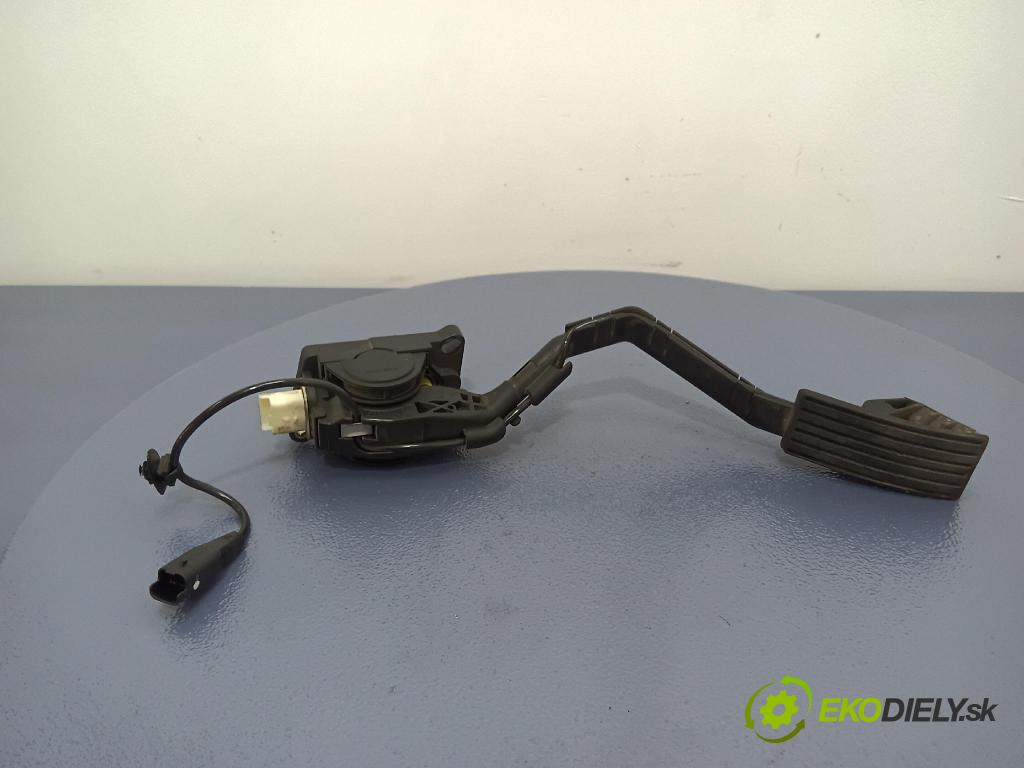 Peugeot 407 sw 2006 pedal Plyn: 9650341780
