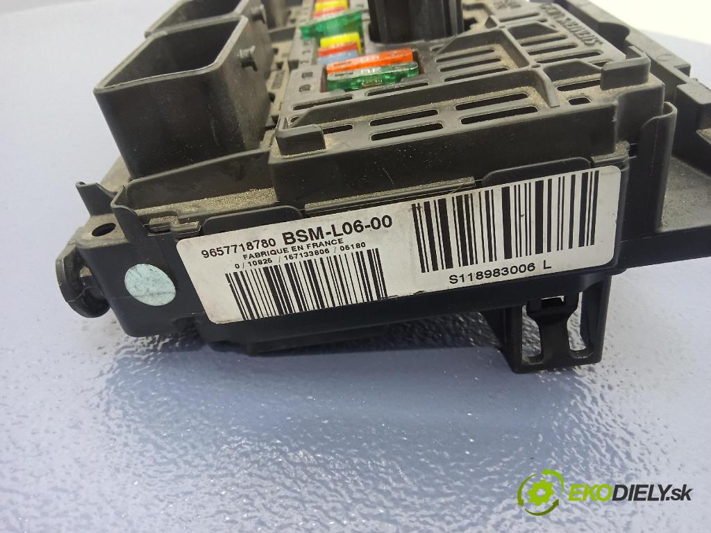 Citroen C5 2005 skříňka Pojistky 9657718780