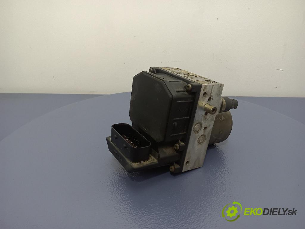 Volkswagen Passat 2004 čerpadlo ABS x 4B0614517G
