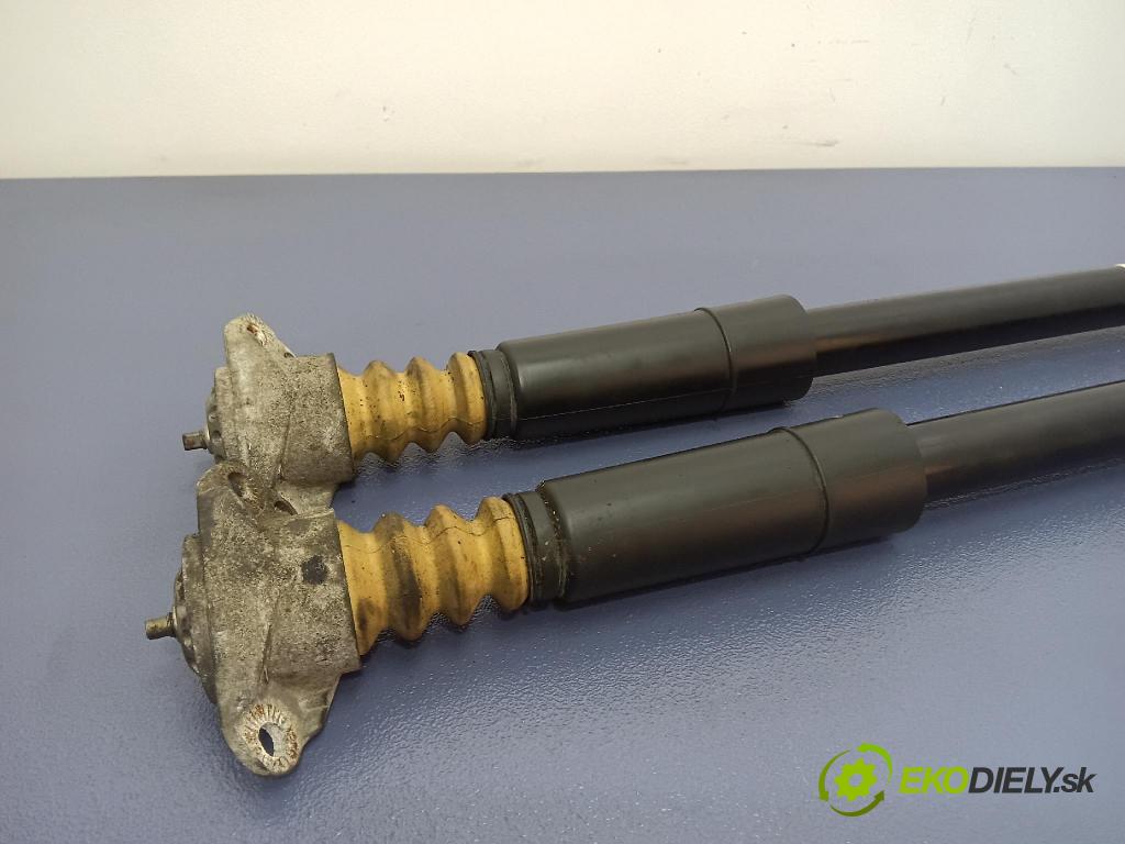 Volkswagen Golf 1999 tlmič zad Vľavo.: AGW051MT