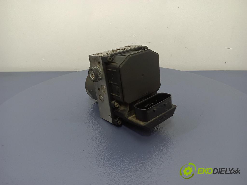 Volkswagen Passat 2003 čerpadlo ABS x 4B0614517G