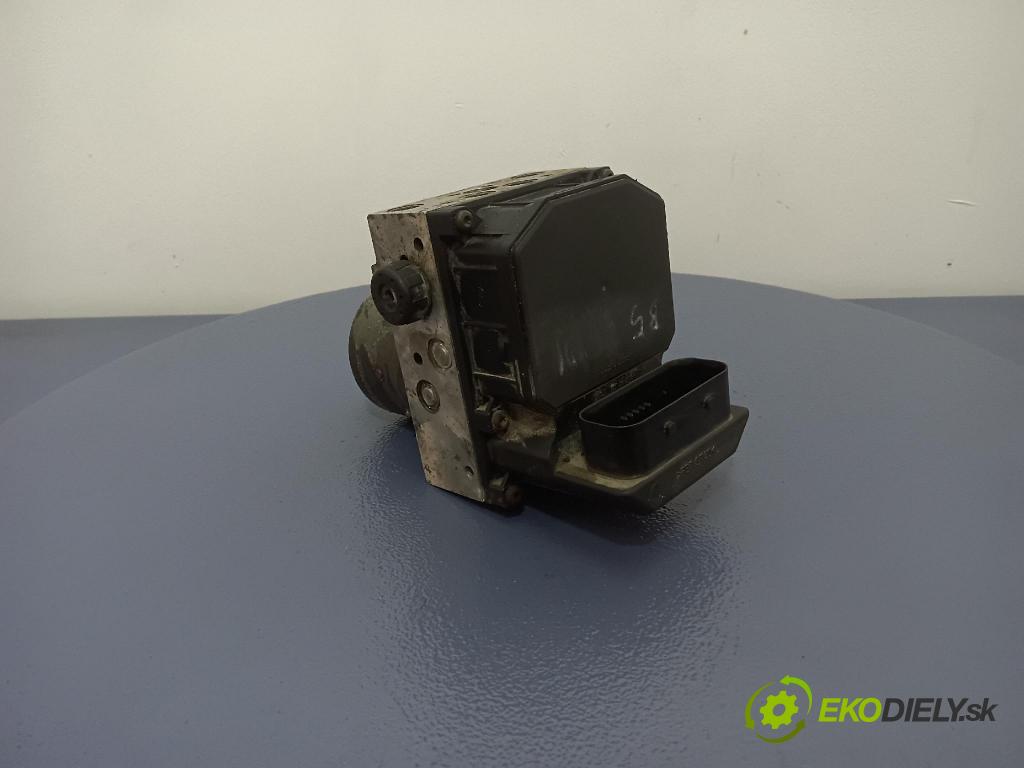 Volkswagen Passat 2004 čerpadlo ABS x 4B0614517G