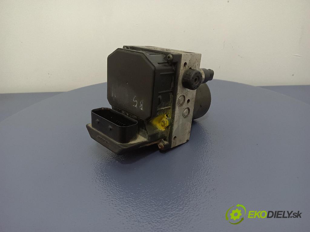 Volkswagen Passat 2004 čerpadlo ABS x 4B0614517G