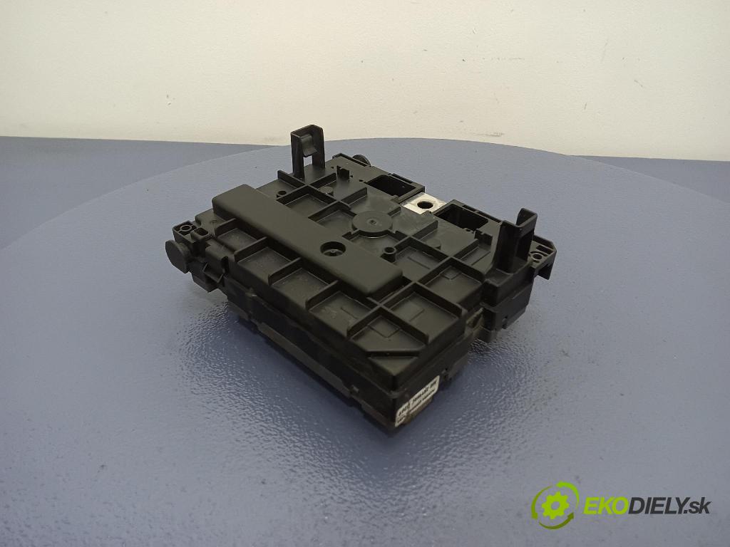 Citroen C5 2009 skříňka Pojistky 9666700180