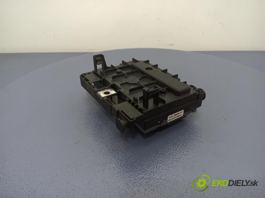 Citroen C5 2009 skříňka Pojistky 9666700180