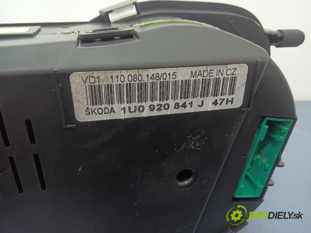 Skoda Octavia 2004 Přístrojová deska 1U0920841J