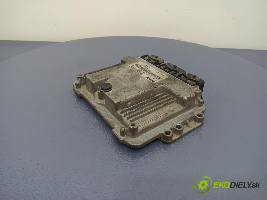 Renault Laguna 0 řídící jednotka Motor: 8200527713