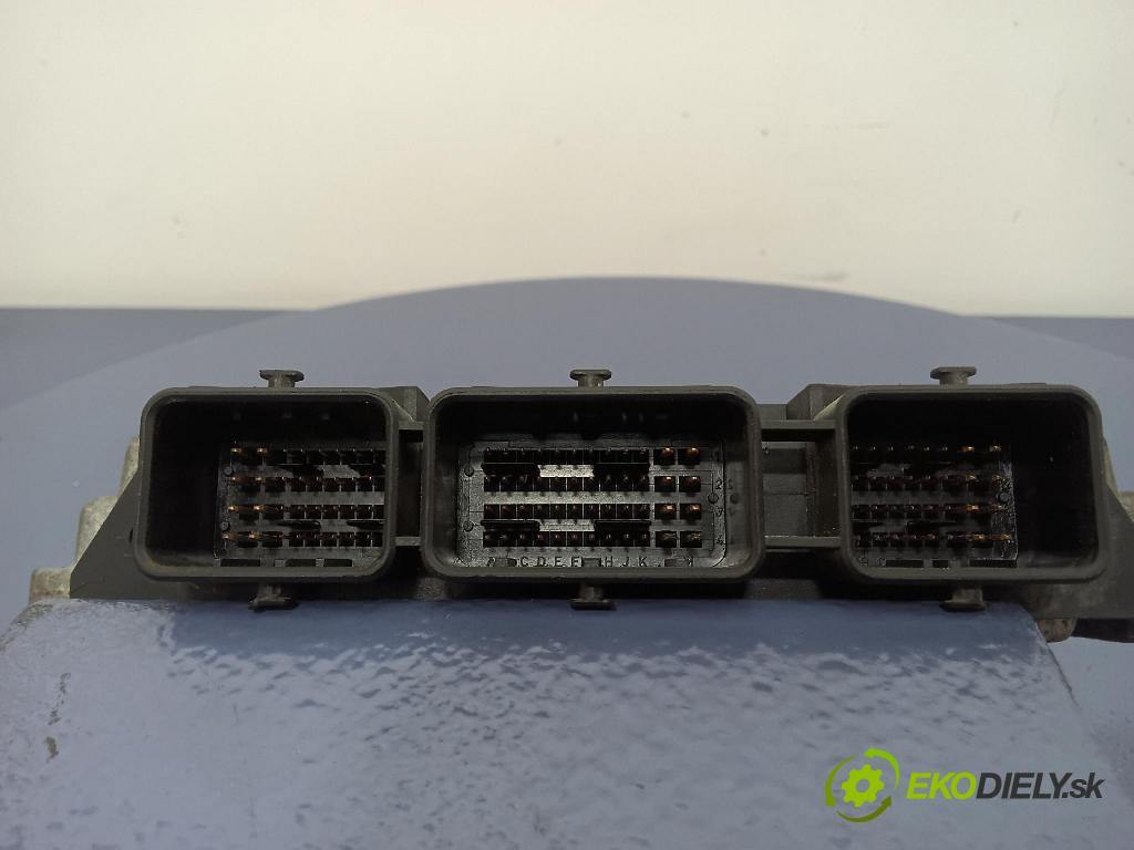 Renault Laguna 0 řídící jednotka Motor: 8200527713