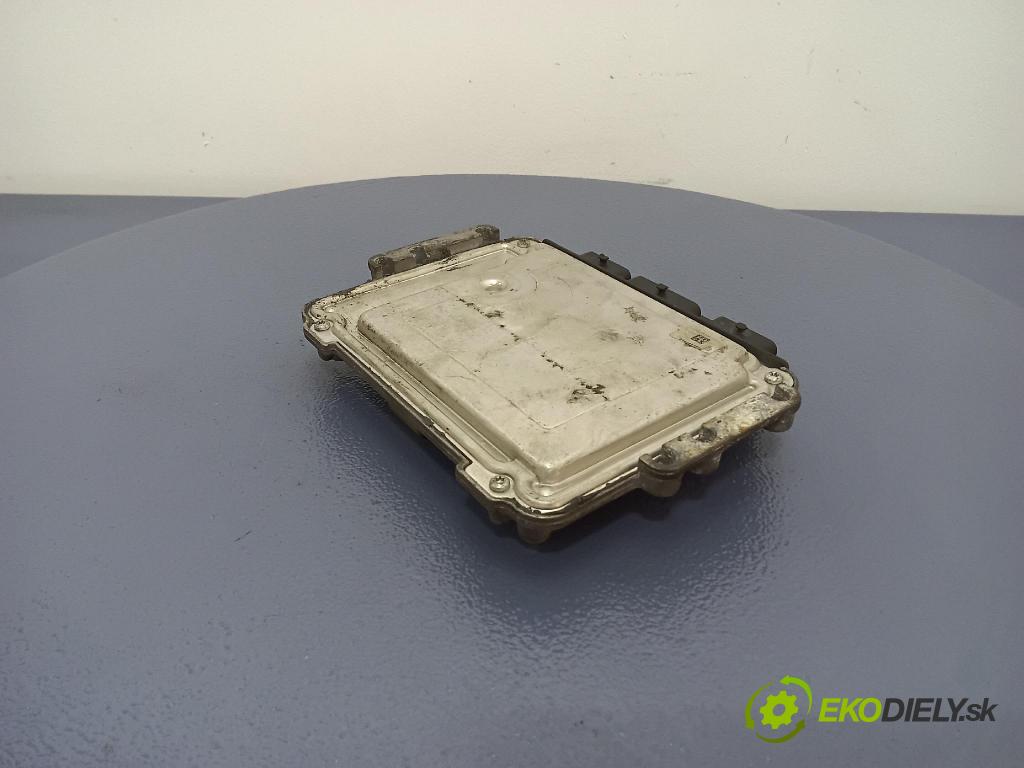 Renault Laguna 0 řídící jednotka Motor: 8200527713