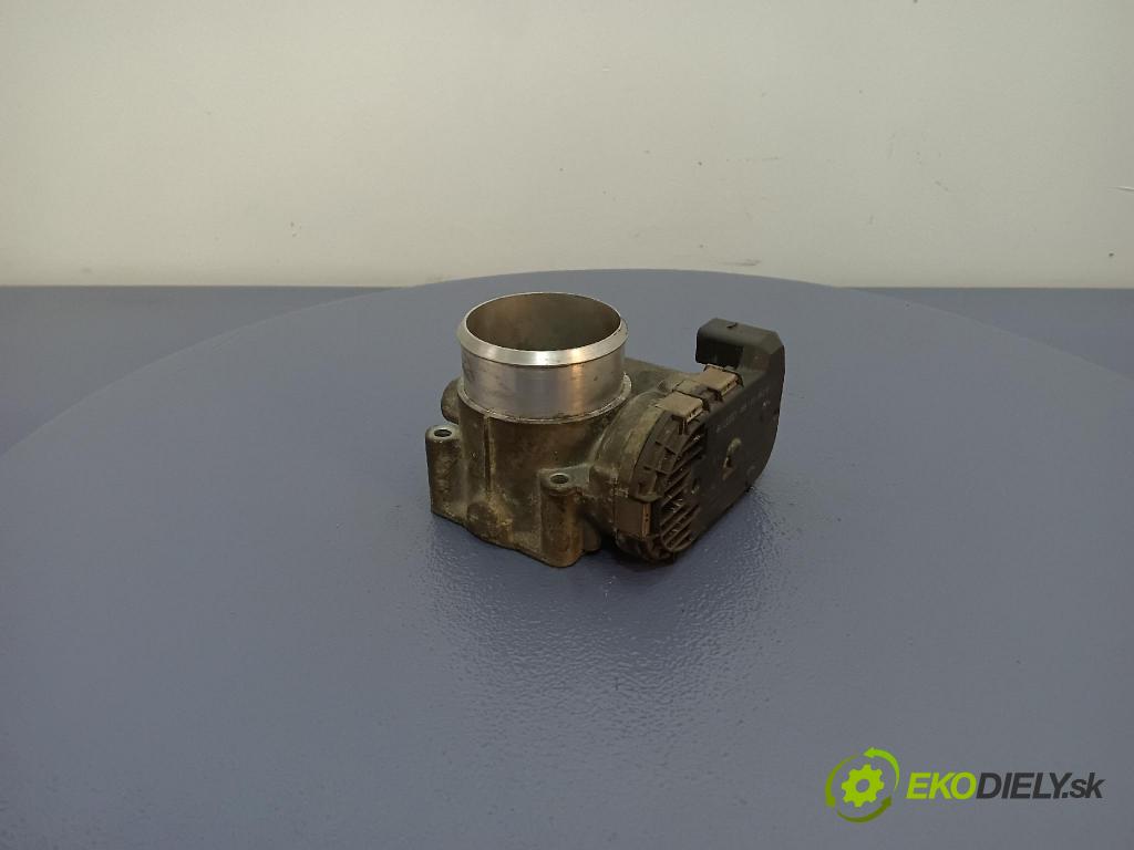 Volkswagen Passat 0 klapka 06B133062M