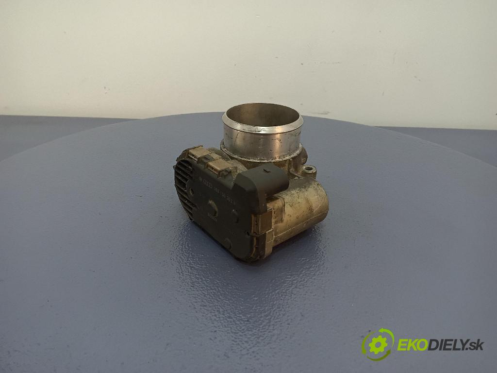 Volkswagen Passat 0 klapka 06B133062M