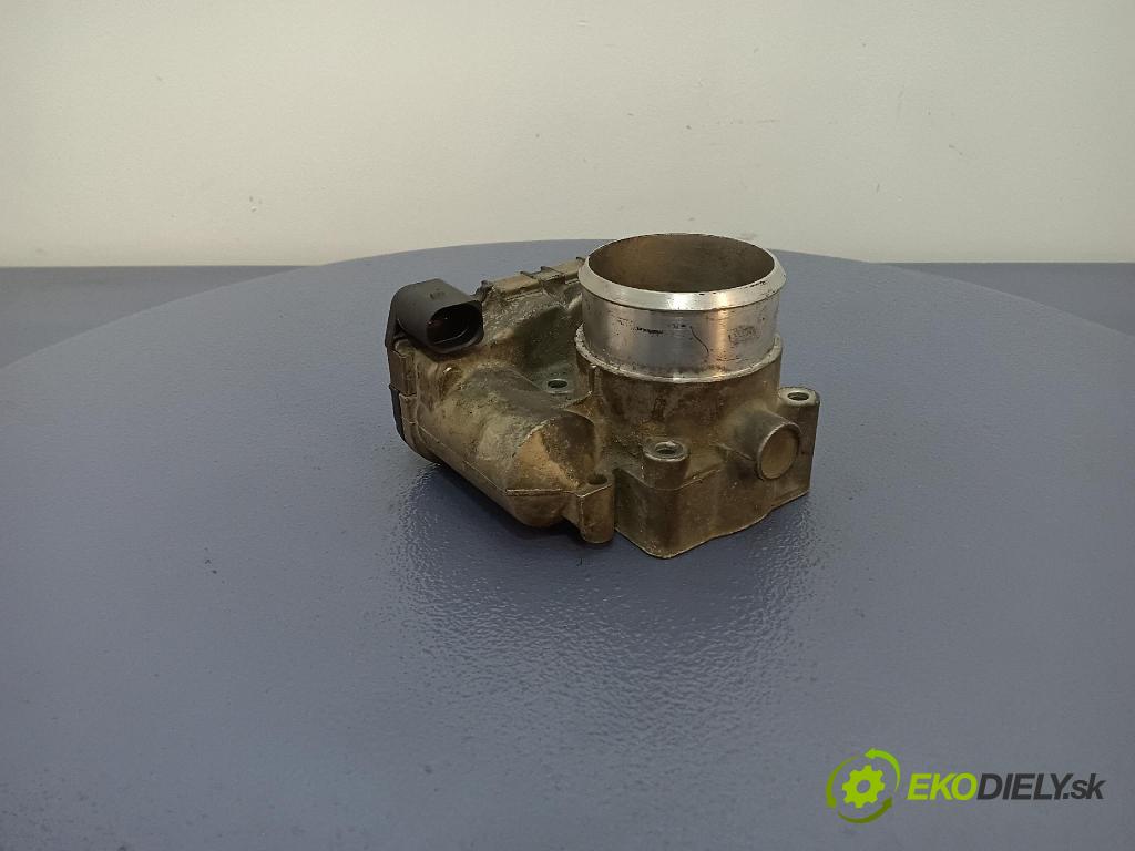 Volkswagen Passat 0 klapka 06B133062M