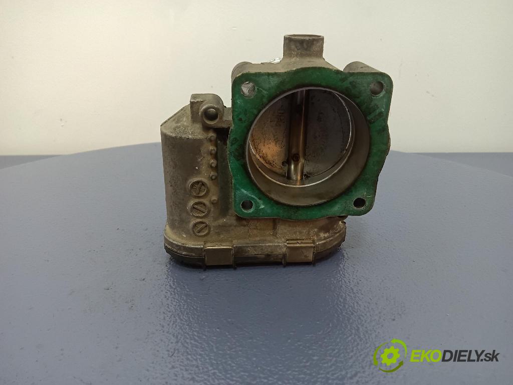 Volkswagen Passat 0 klapka 06B133062M