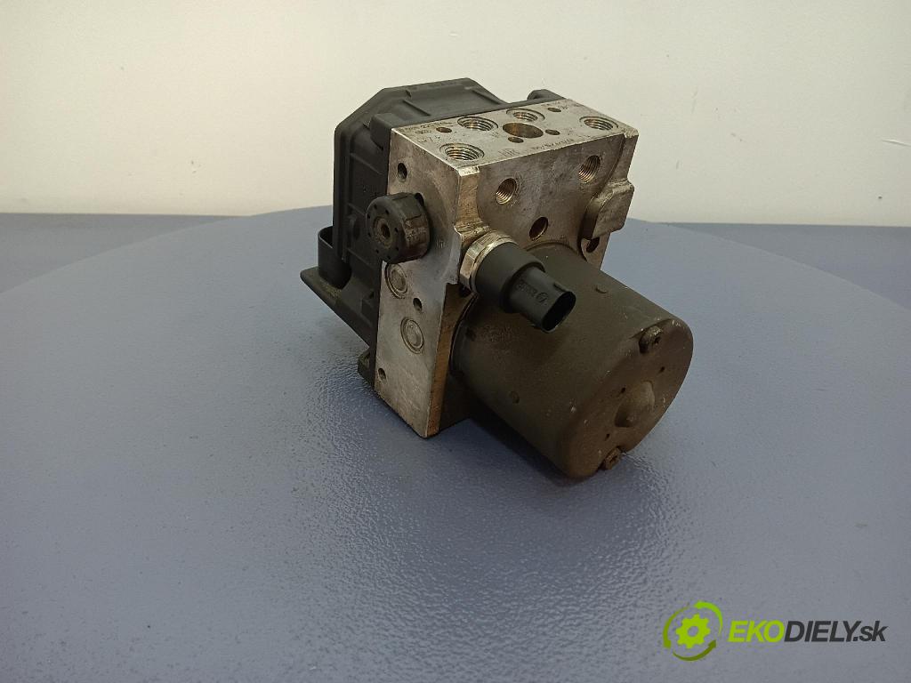 Audi A4 0 čerpadlo ABS x 8E0614517