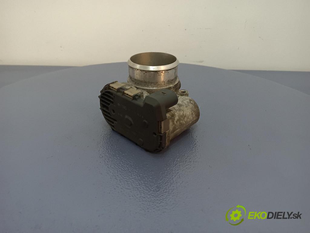 Volkswagen Passat 0 klapka 06B133062M