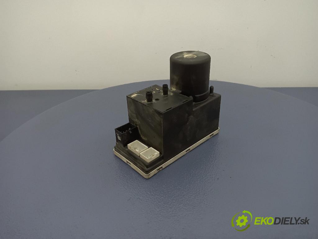 Audi A4 1998 čerpadlo Centrální Zámek 8L0862257L
