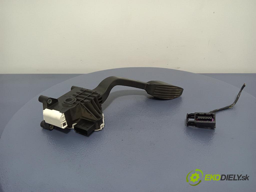 Fiat Fiat 500 2018 pedal Plyn: 01
