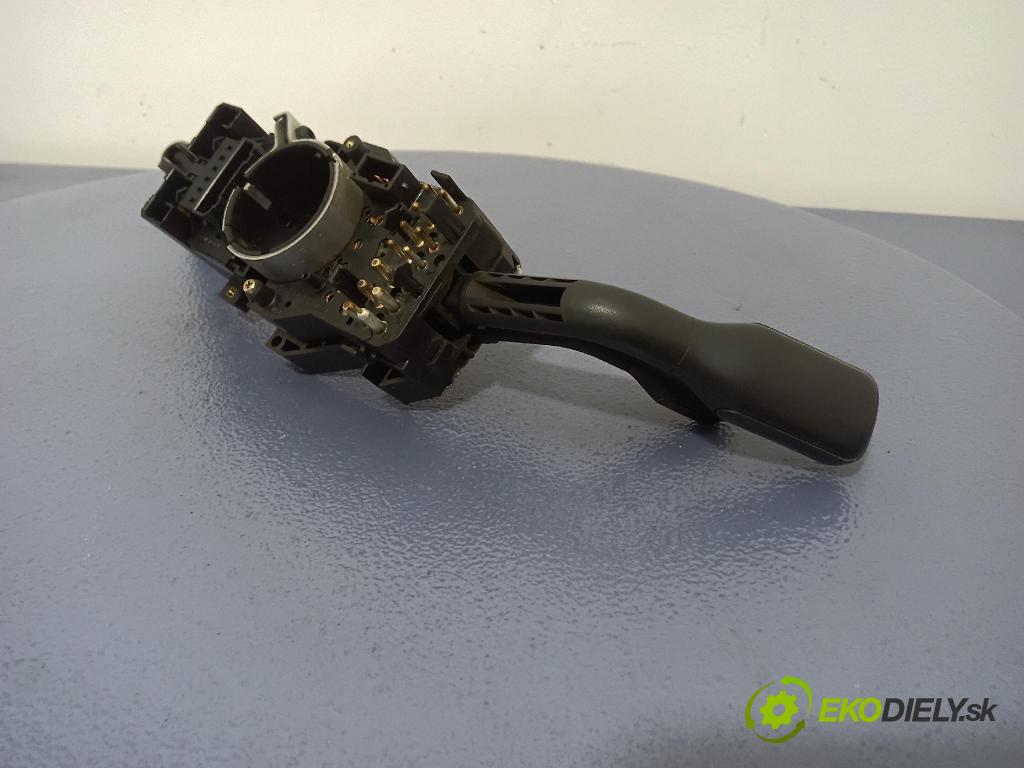 Audi A4 1998 prepínač Komplex: 4D0953513D