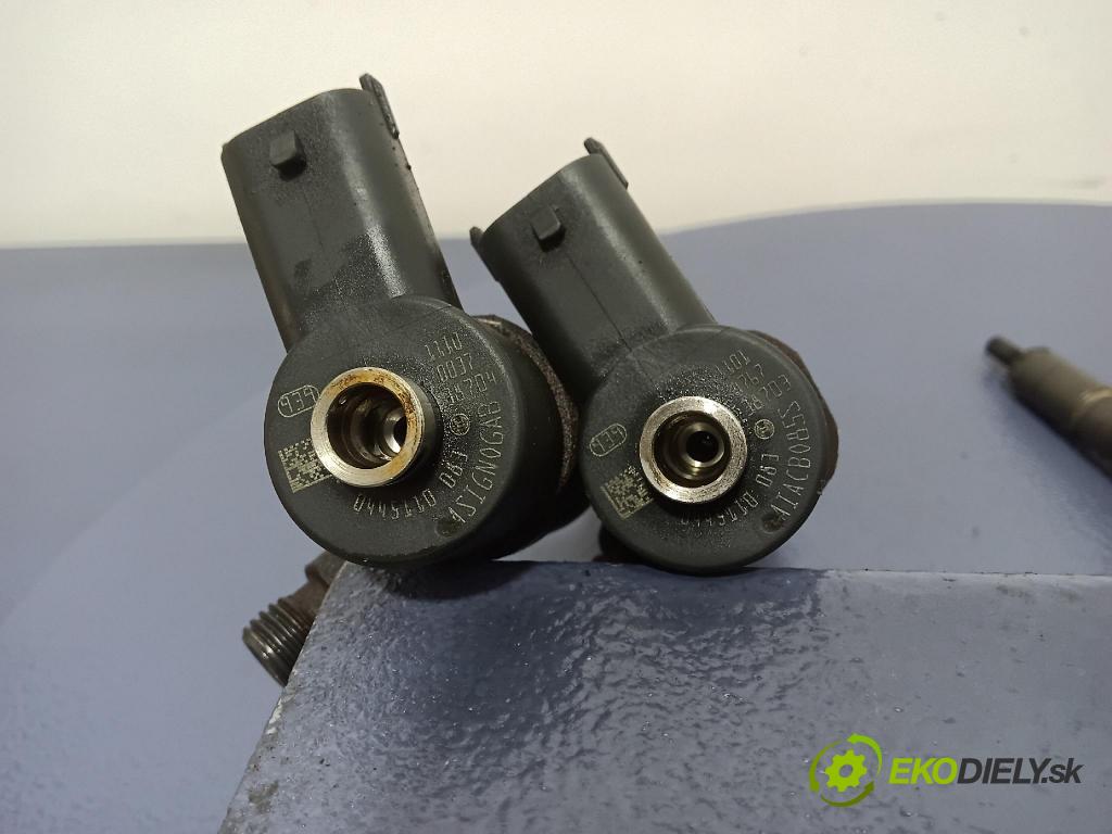 Opel Corsa 2003 vstřikovač 0445110083