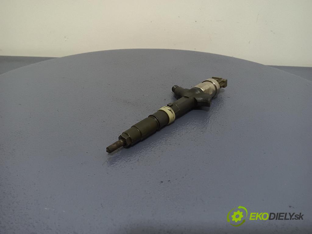 Toyota Avensis 2002 vstřikovač 23670-27030