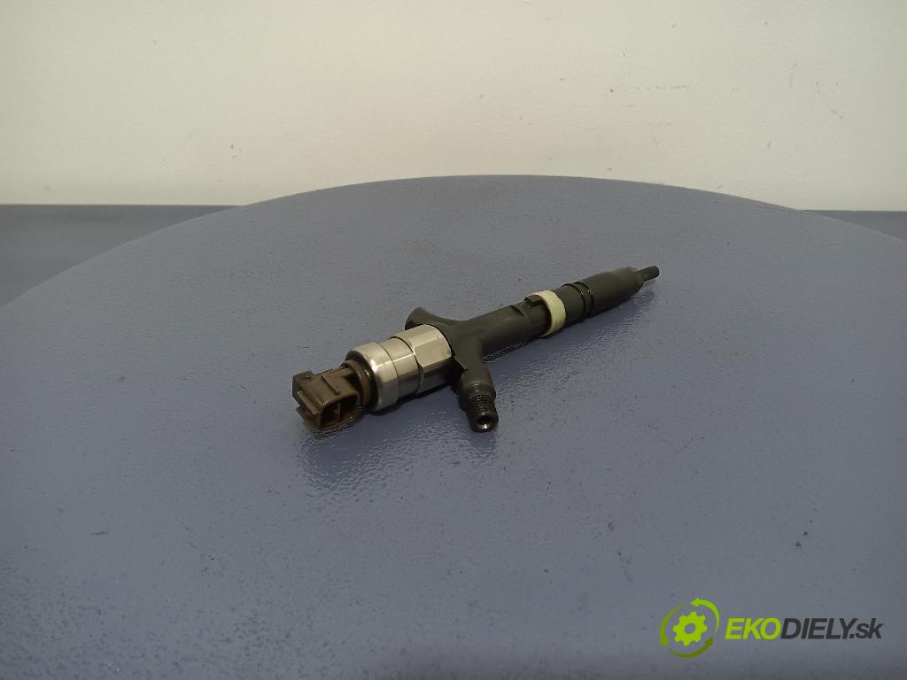 Toyota Avensis 2002 vstřikovač 23670-27030
