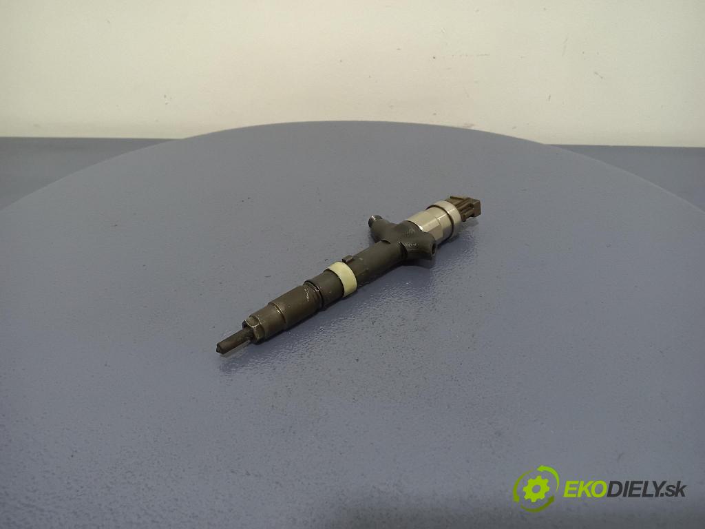 Toyota Avensis 2002 vstřikovač 23670-27030