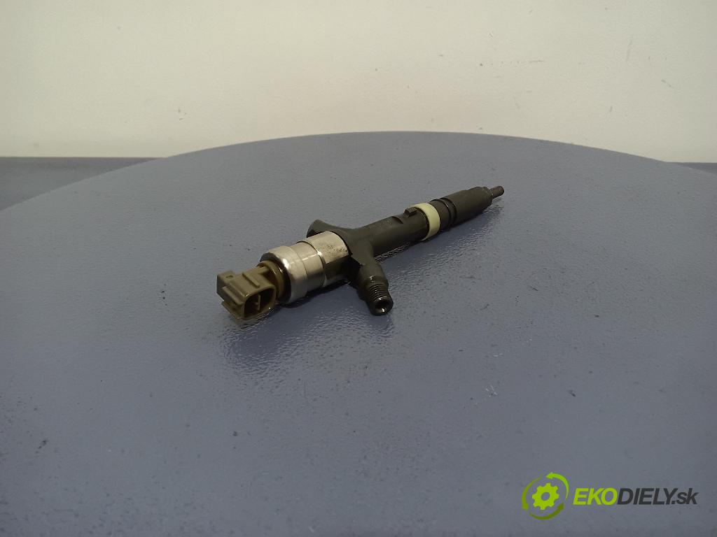 Toyota Avensis 2002 vstřikovač 23670-27030