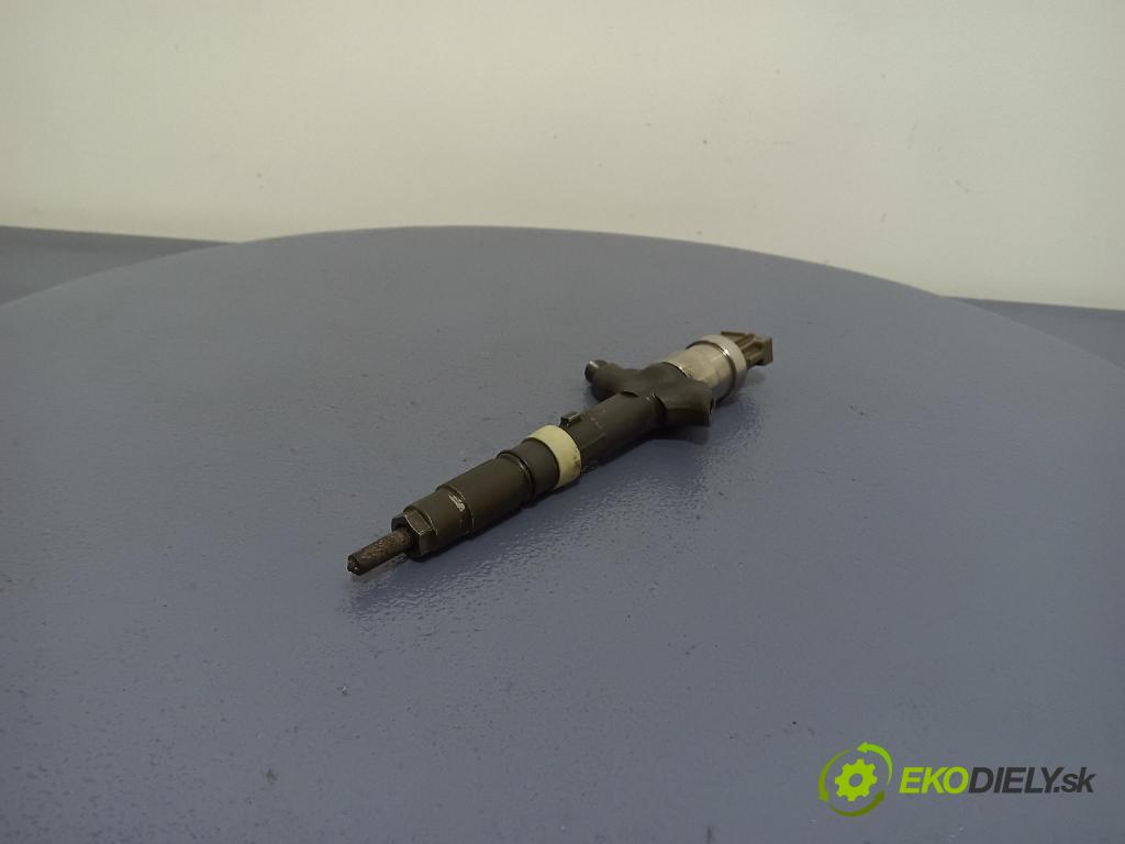 Toyota Avensis 2002 vstřikovač 23670-27030