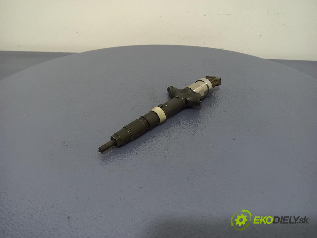 Toyota Avensis 2002 vstřikovač 23670-27030
