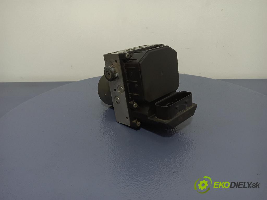 Volkswagen Passat 2004 čerpadlo ABS x 4B0614517G