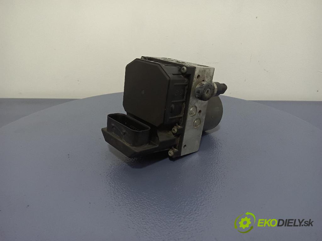 Volkswagen Passat 2004 čerpadlo ABS x 4B0614517G