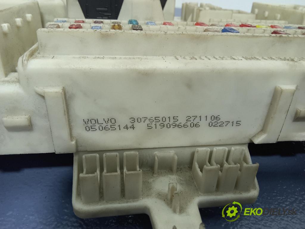 Volvo V50 2007 skrinka Poistky: 30765015