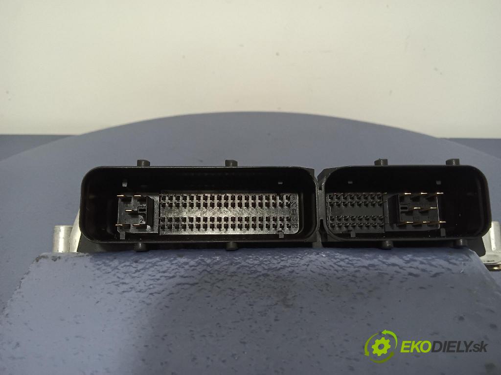Audi A6 1999 riadiaca jednotka Motor: 8D0906018C