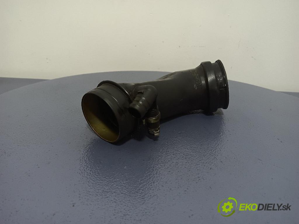 Audi A4 1996 rúrka Vzduch: 050133354