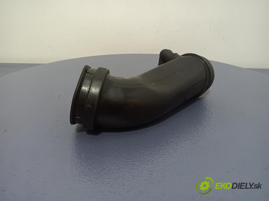 Audi A4 1996 rúrka Vzduch: 050133354