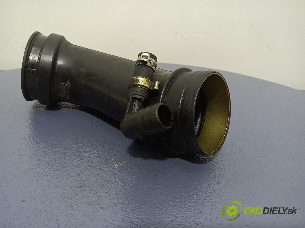 Audi A4 1996 rúrka Vzduch: 050133354