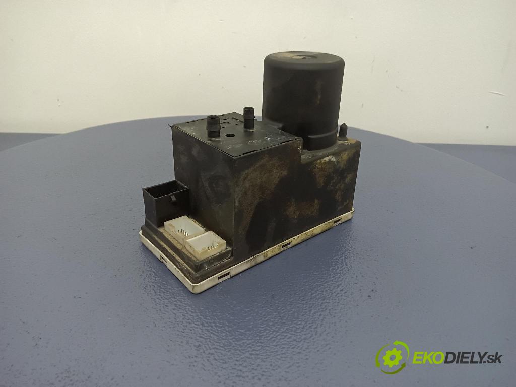 Audi A4 1996 pompa Centrálny: Zámok: 8L0862257A